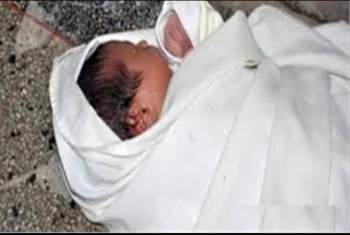  العثور على طفلة حديثة الولادة داخل المقابر في مشتول السوق